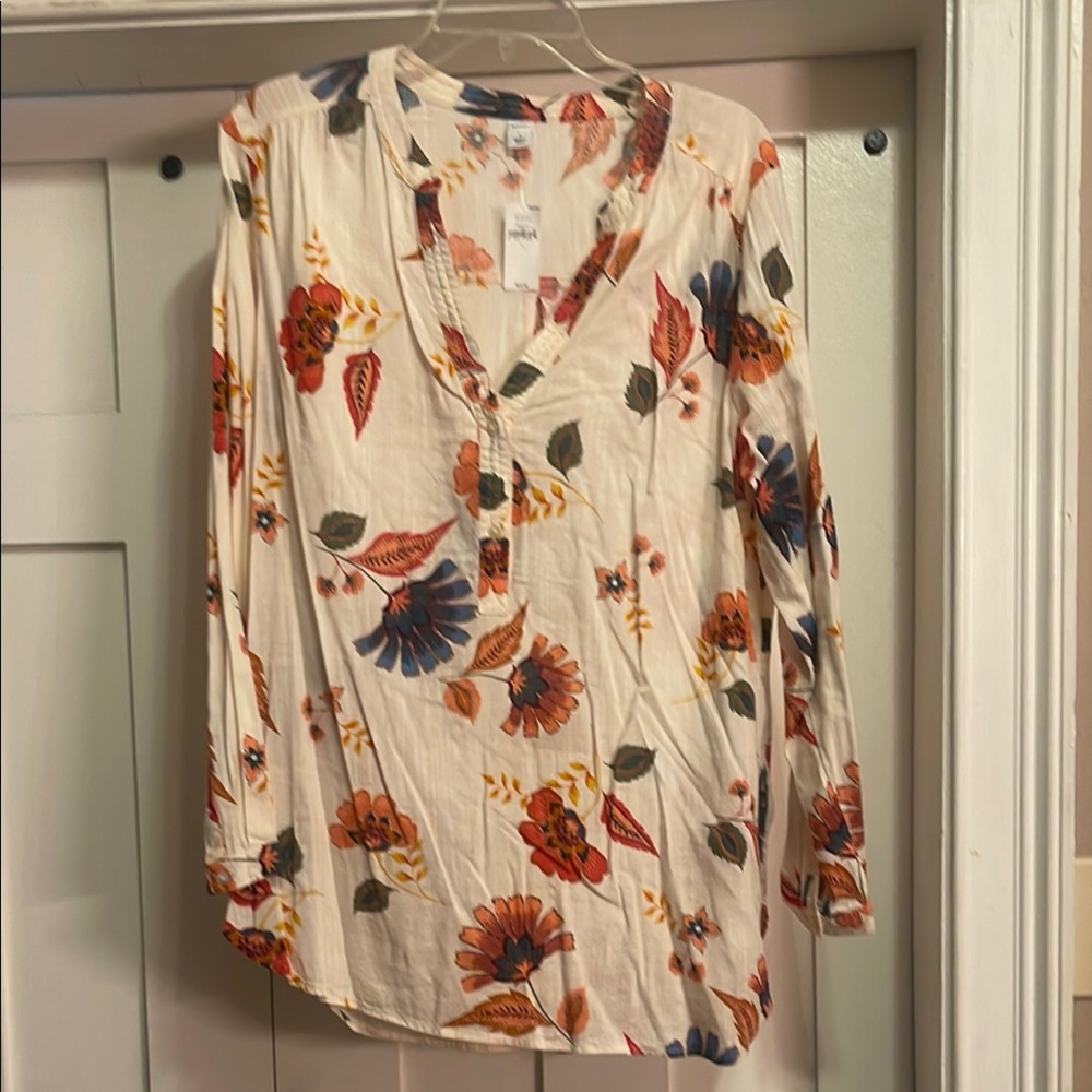 Old Navy Flutter Sleeve Cream and Red Blouse